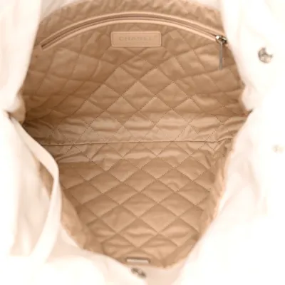 Grade Chanel 22 Small White Quilted Handbag