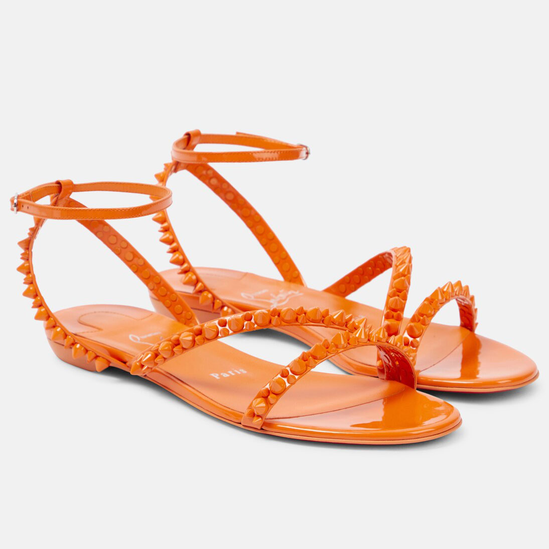 Christian Louboutin Sandálias baixas laranja com rebites diagonais