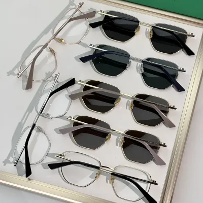 Bottega Veneta square frame glasses brown/black gold/green silver color Size 50-19-145