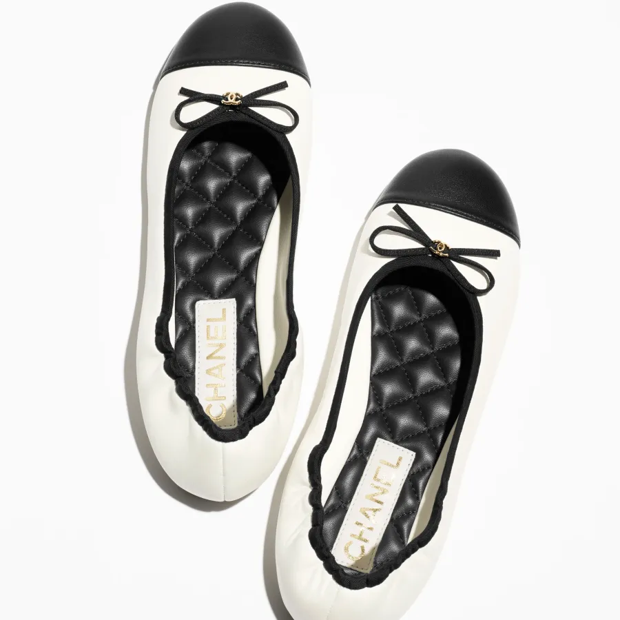 Chanel Early Spring Vacation Series Flat shoes White and Black Ballet  Shoes