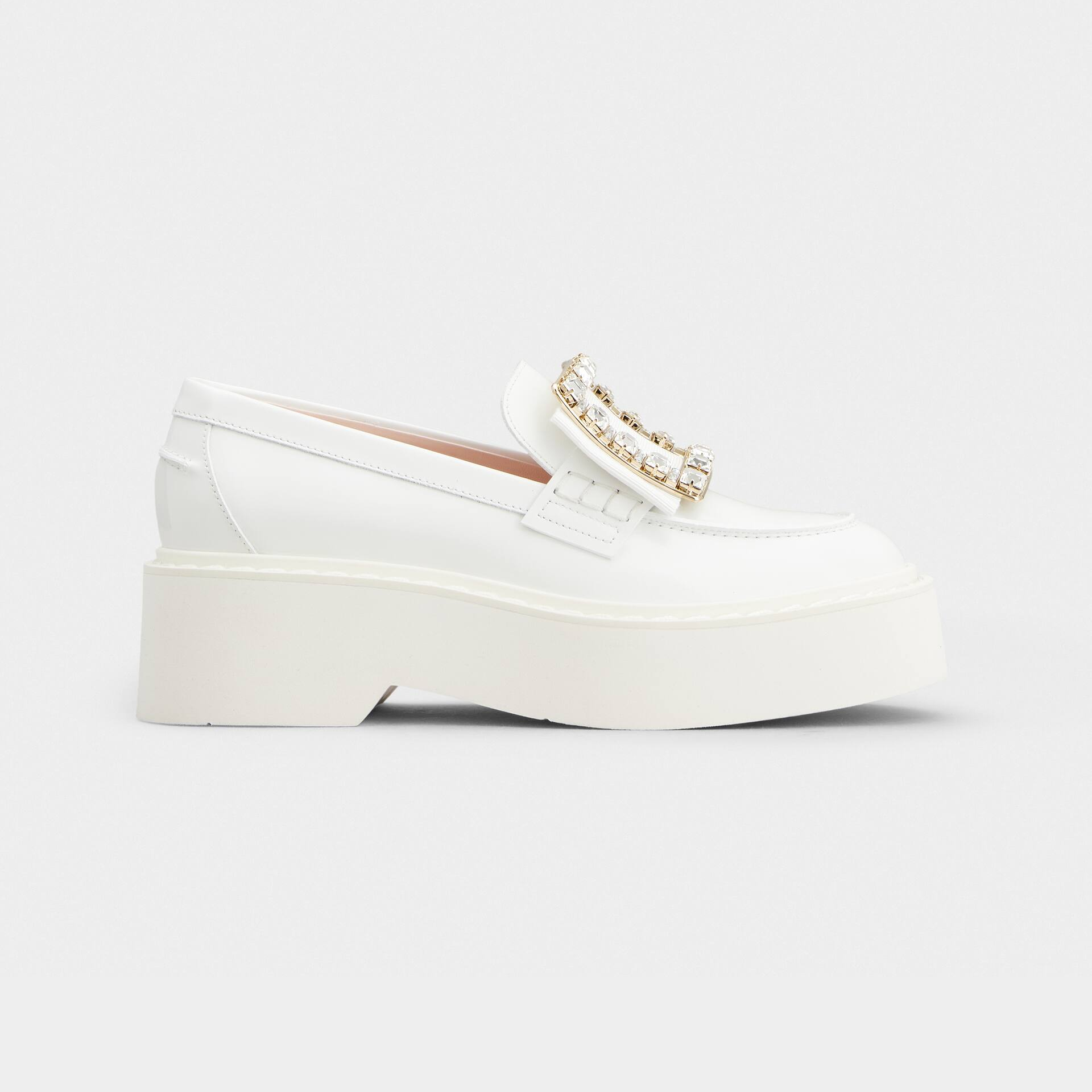 Roger Vivier Viv' Rangers Loafers Em Couro Verniz Branco Com Fivela De Cristal (Altura Do Salto 5,5cm)