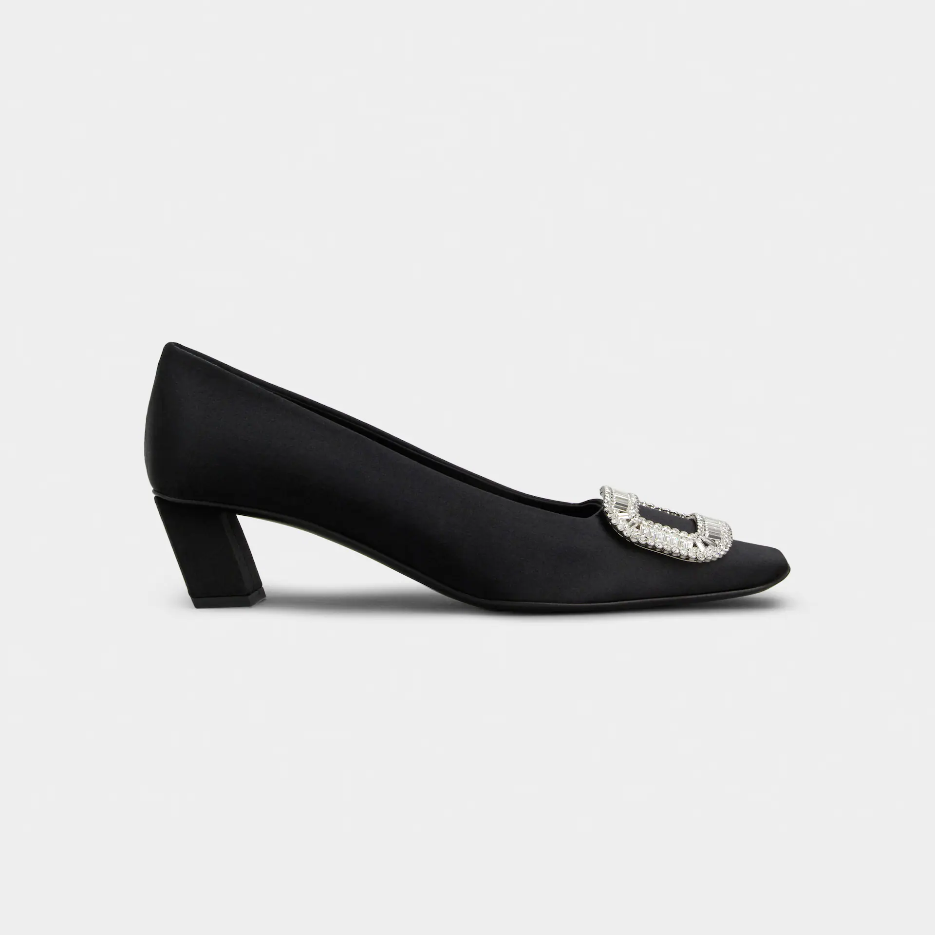 Roger Vivier Belle Vivier Pumps Salto Alto em Cetim Preto com Fivela de Cristal (Altura do Salto 4,5cm)