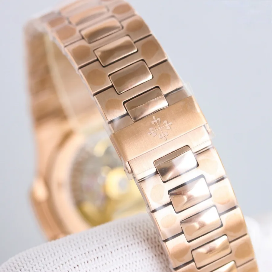 PATEK PHILIPPE-NAUTILUS-ref.5711-1R-001-40mm