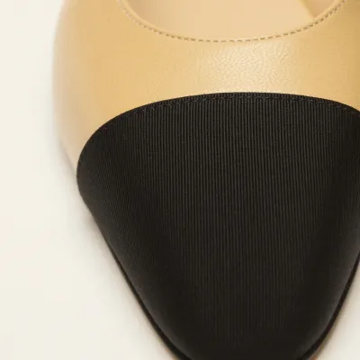 Chanel Black lace up flat shoes Beige and Black