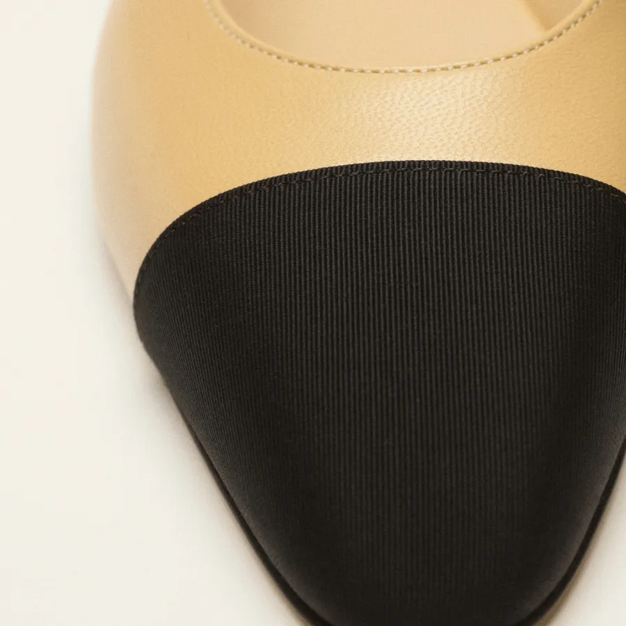 Chanel Black lace up flat shoes Beige and Black