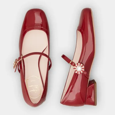 Roger Vivier Très Vivier Dasiy Mary Janes In Red Patent Leather With Flower Metal Buckle (Heel Height 2.5cm)