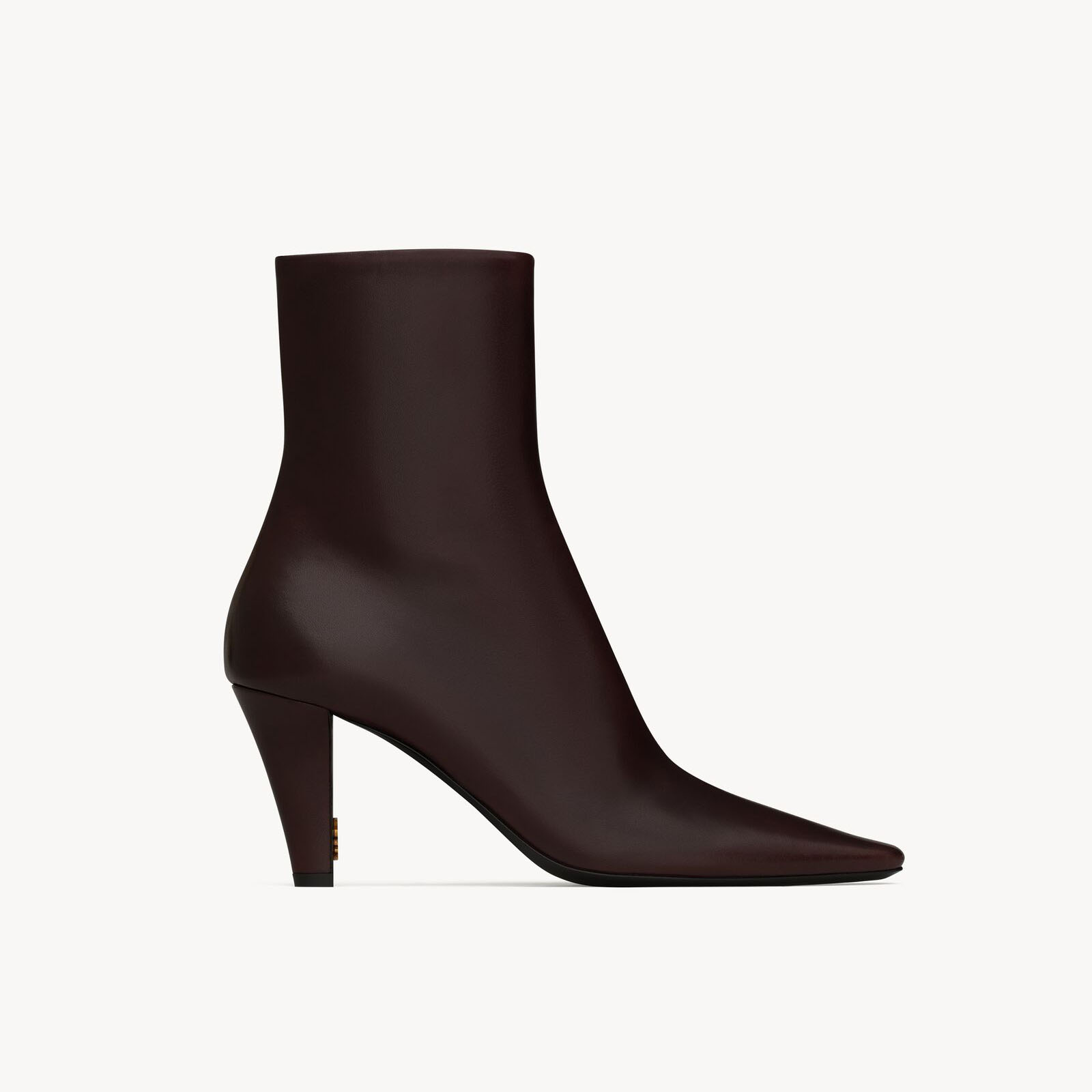 Yves Saint Laurent Botas de cano curto em couro elegante