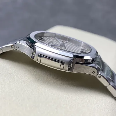 PATEK PHILIPPE-NAUTILUS-REF.7118-1A-010-35.2MM