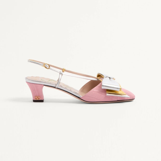 VALENTINO Salto alto de pele de carneiro decorado com cristais (salto de 4,5cm de altura)