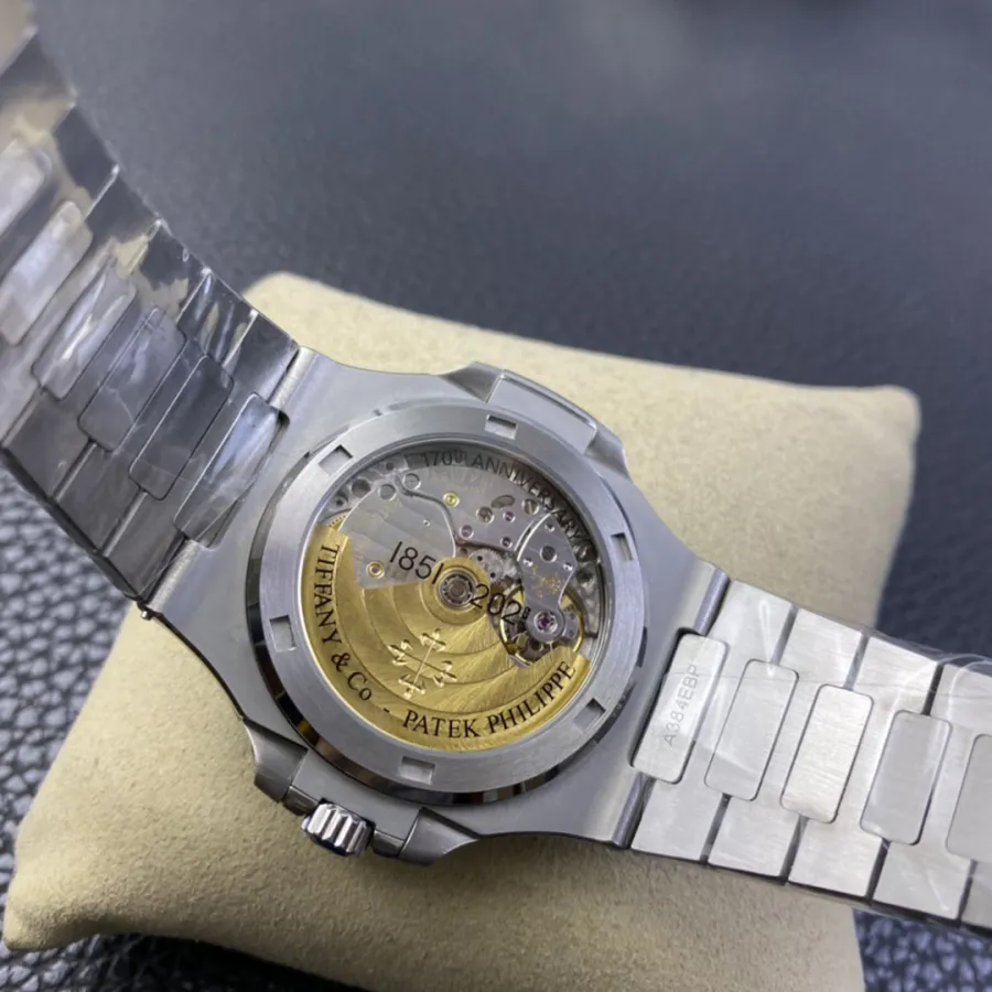 PATEK PHILIPPE-NAUTILUS-5711-1A-018-40mm