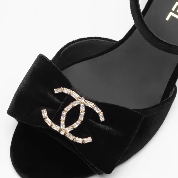 Chanel velvet, rhinestone and metal Black sandals - Image 5