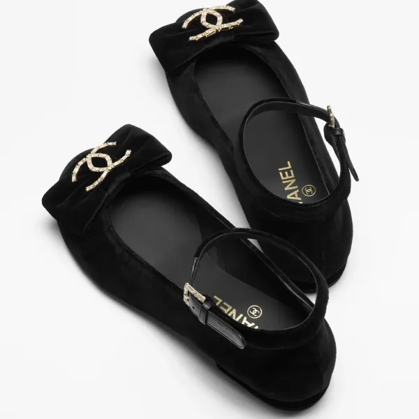 Chanel velvet, rhinestone and metal Black Mary Jane Shoes - Image 3