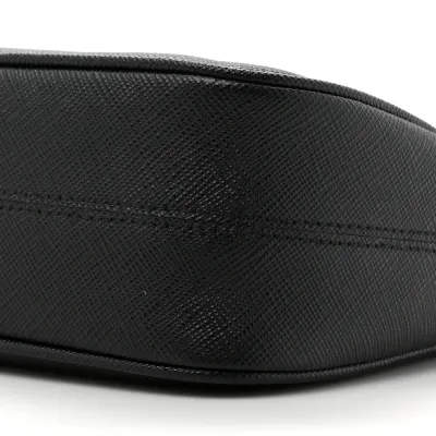 Prada Medium Re-Edition 2005 Shoulder Bag Black Saffiano Lux Leather Silver Hardware