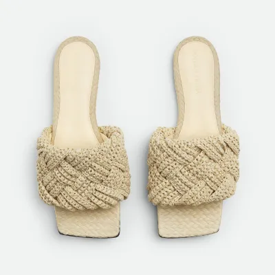 Bottega Veneta Lido Flat Sandal In Beige Intrecciato Raffia Flat Sandals