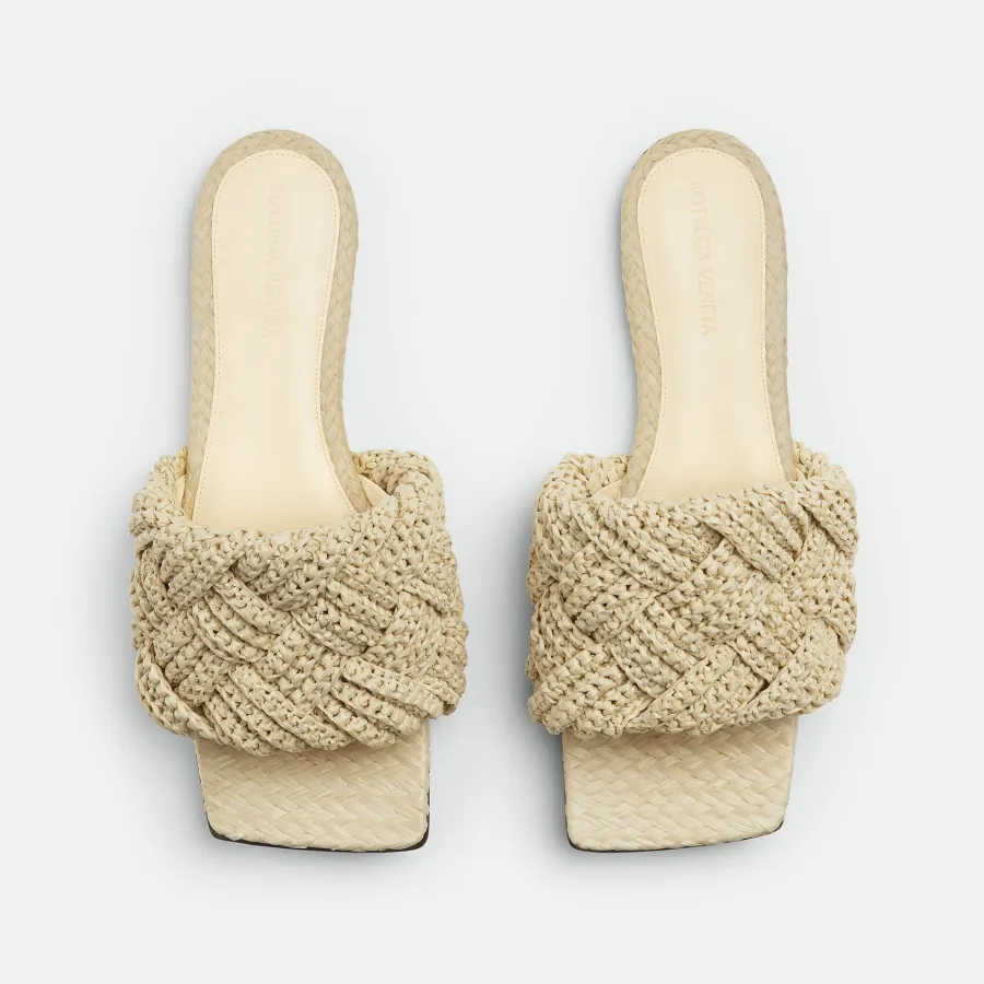 Bottega Veneta Lido Flat Sandal In Beige Intrecciato Raffia Flat Sandals