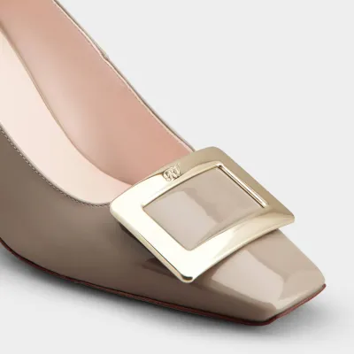 Roger Vivier Belle Vivier Pumps High Heels In Beige Patent Leather With Metal Buckle (Heel Height 7cm)