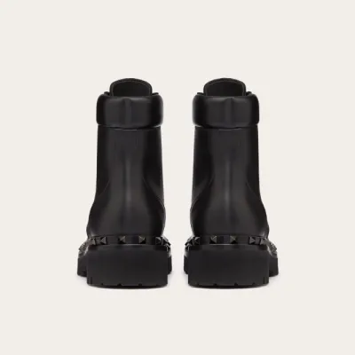 VALENTINO ROCKSTUD Military style studded ankle boots of the same color (heel height 5cm)
