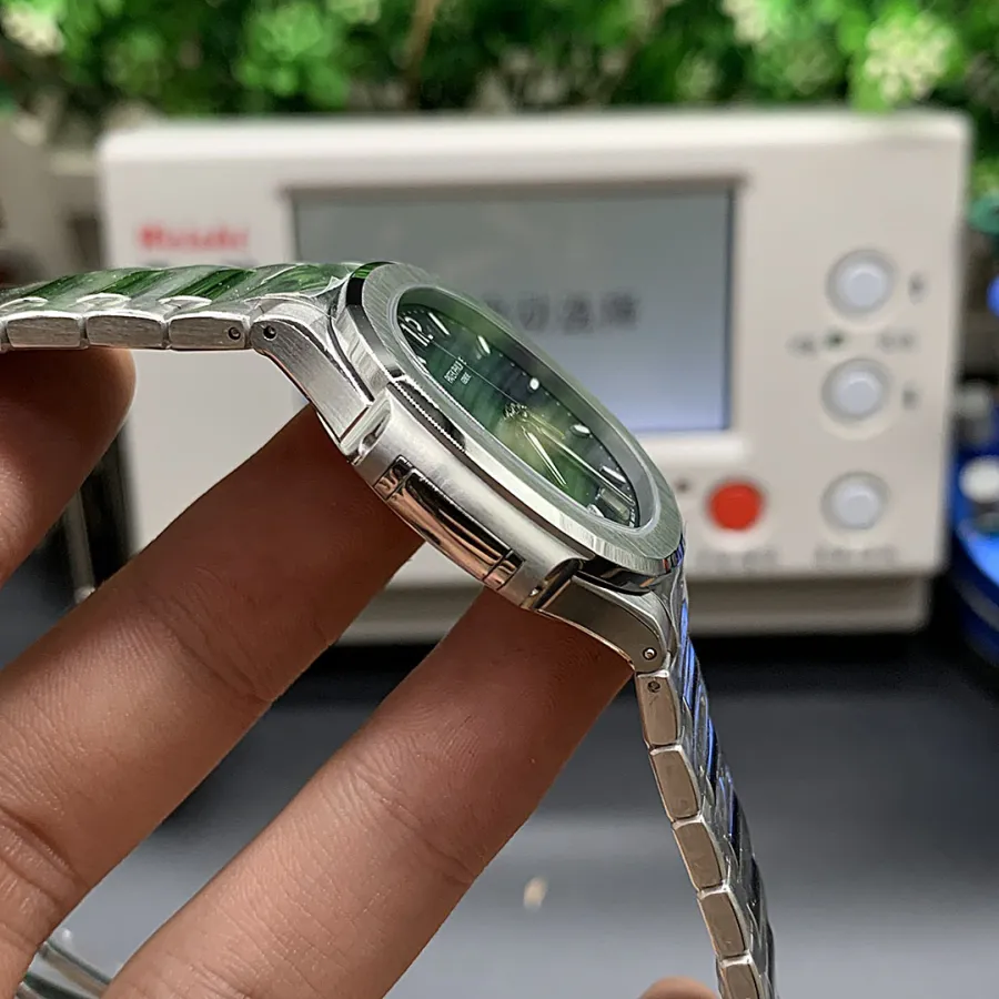 PATEK PHILIPPE-NAUTILUS-REF.7118-1A-001-35.2MM