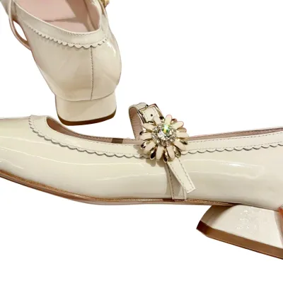 Roger Vivier Très Vivier Dasiy Mary Janes In White/Pink Patent Leather With Flower Metal Buckle (Heel Height 2.5cm)