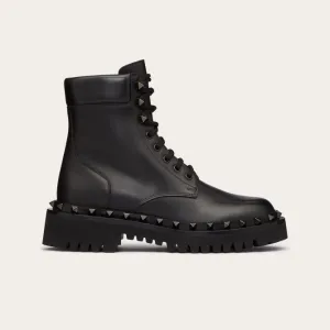 VALENTINO ROCKSTUD Military style studded ankle boots of the same color (heel height 5cm)