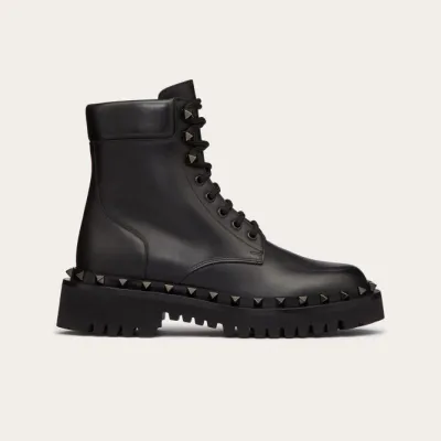 VALENTINO ROCKSTUD Military style studded ankle boots of the same color (heel height 5cm)