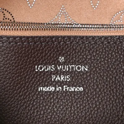 Louis Vuitton Carmel Hobo GM Chocolate Mahina Leather Cashmere Beige Interior