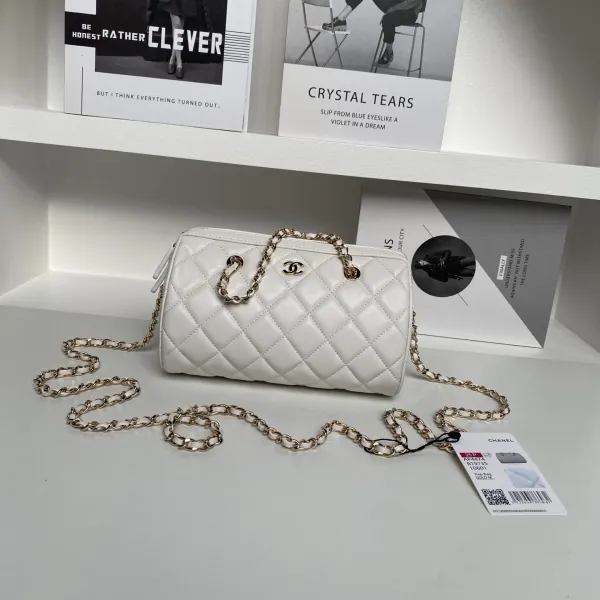 Chanel White / Black Quilted Lambskin Leather Crossbody Bags - Image 2