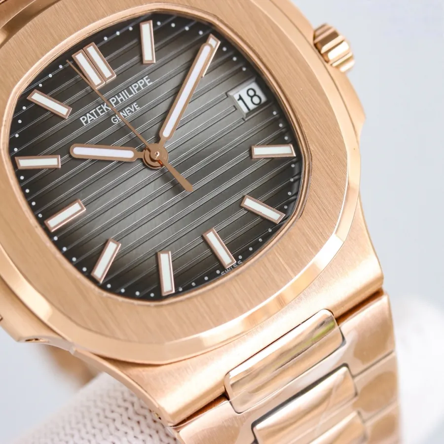 PATEK PHILIPPE-NAUTILUS-ref.5711-1R-001-40mm