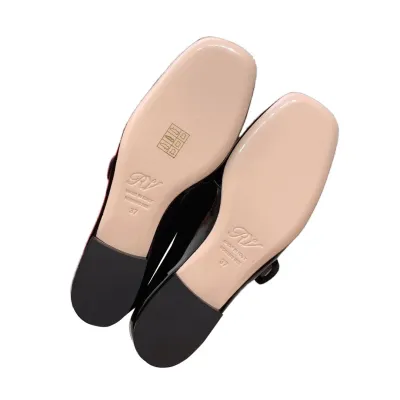 Roger Vivier Très Vivier Mary Janes In White/Black Patent Leather With Metal Buckle (Heel Height 0.5cm)