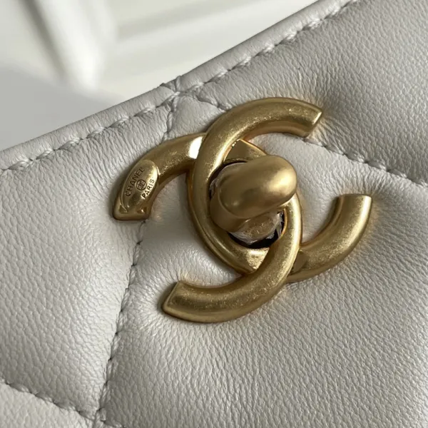 Chanel Quilted Lambskin Leather White /Black Crossbody Bags - Image 7