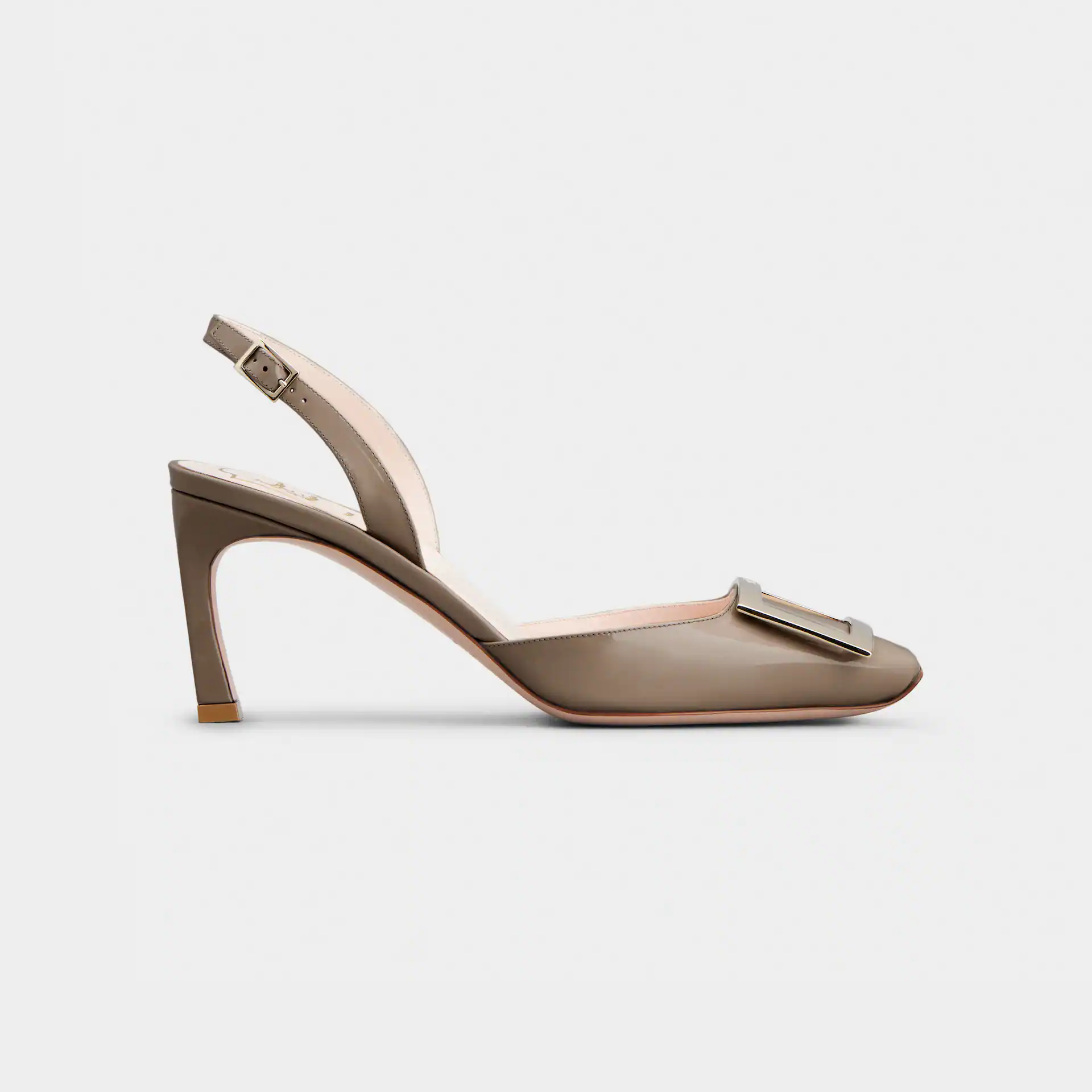 Roger Vivier Sapatilha Slingback Trompette Salto Alto Em Couro Verniz Bege Com Fivela Metálica (Altura do Salto 7cm)