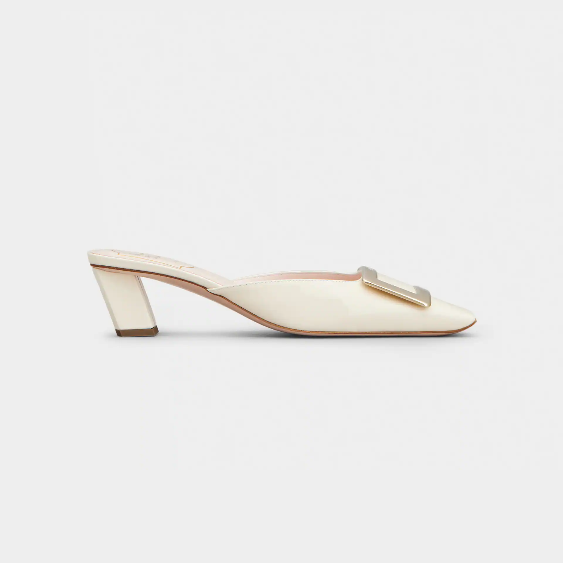 Roger Vivier Belle Vivier Mules Sandálias Em Couro Verniz Branco Com Fivela Metálica (Altura do Salto 4,5cm)