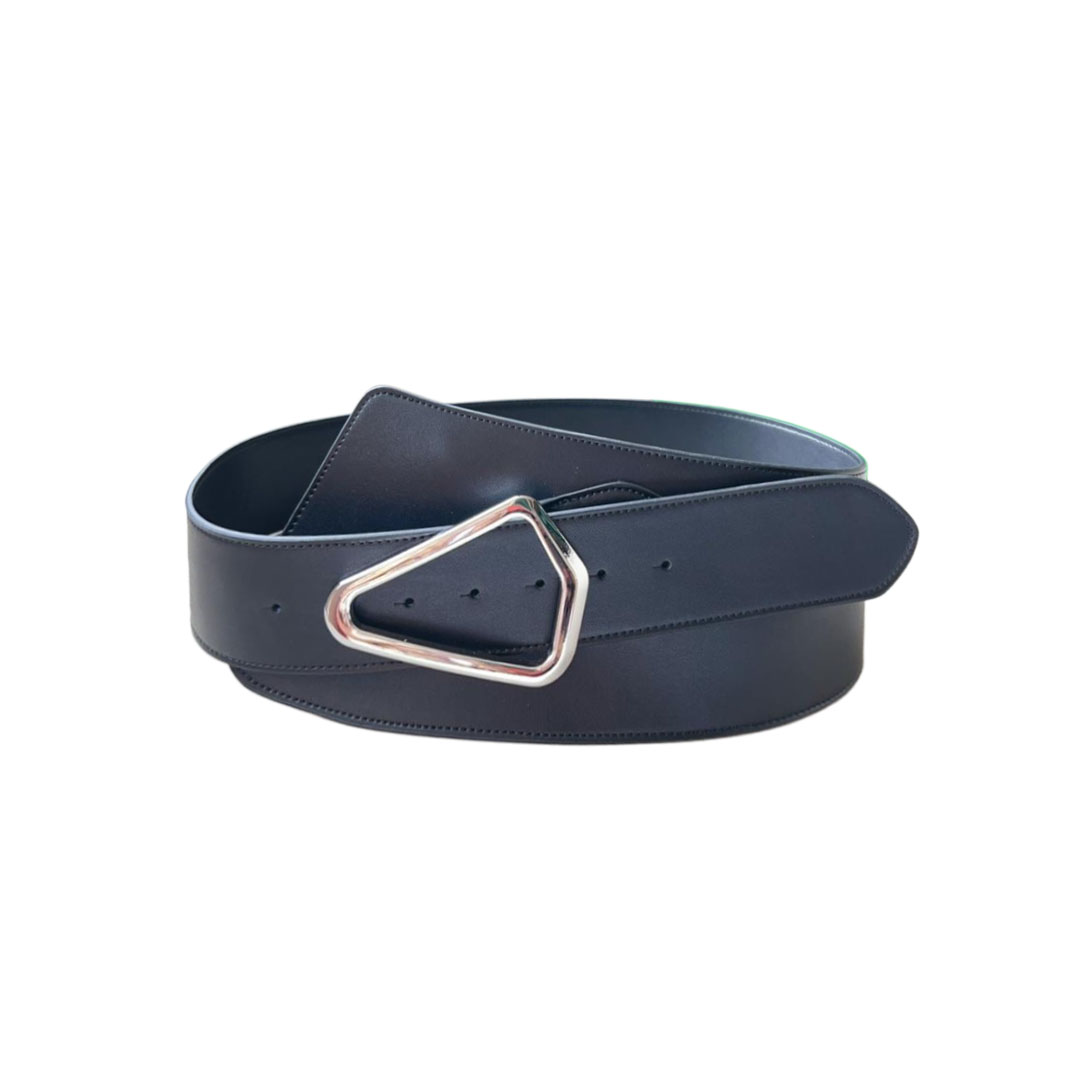 Bottega Veneta Cinto Maxi Ajustável Feminino em Pele de Bezerro Preta com Detalhes em Prata 80mm