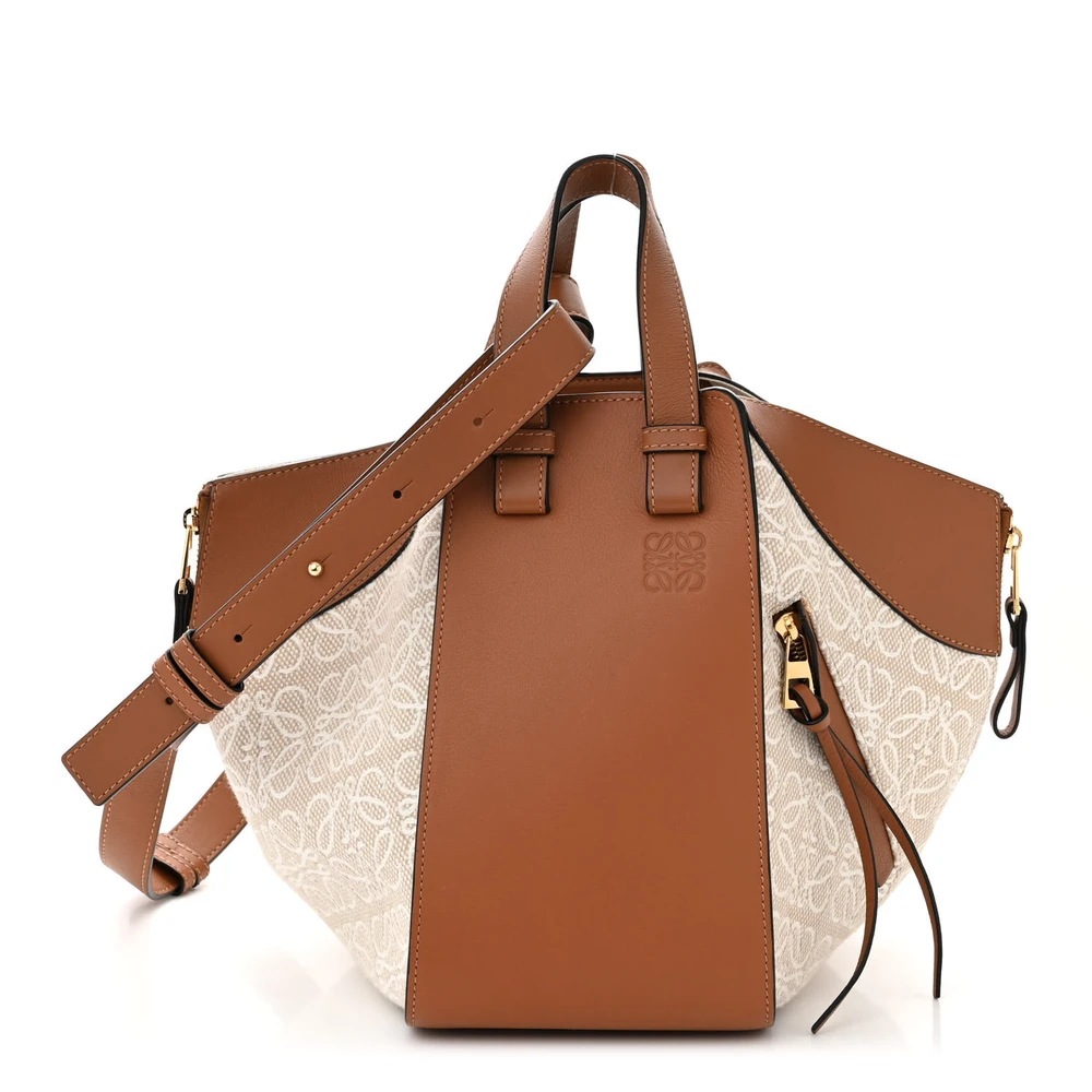 Loewe Anagram Hammock Bolsa de Ombro Pequena em Couro Bezerro Ecru/Caramelo e Canvas com Hardware Dourado