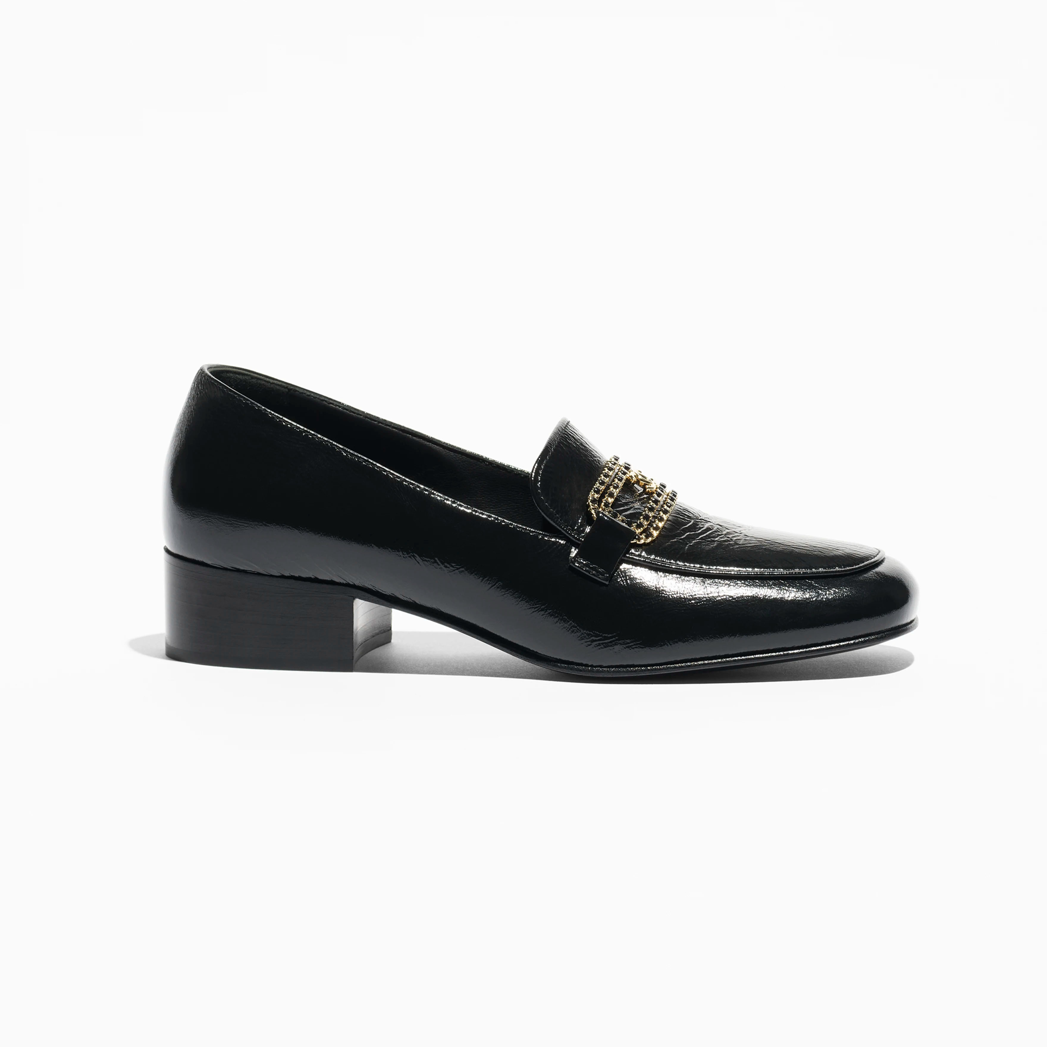 Chanel Loafers de pele de carneiro enrugada preta.
