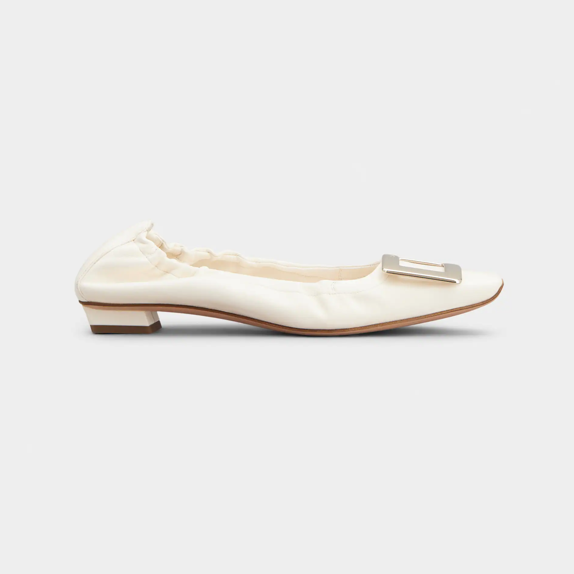 Roger Vivier Belle Vivier Sapatilhas Em Couro Branco/Preto Com Fivela Metálica (Altura do Salto 2,5cm)