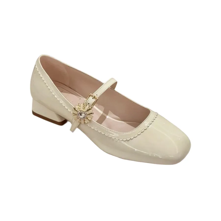 Roger Vivier Très Vivier Dasiy Mary Janes In White/Pink Patent Leather With Flower Metal Buckle (Heel Height 2.5cm)