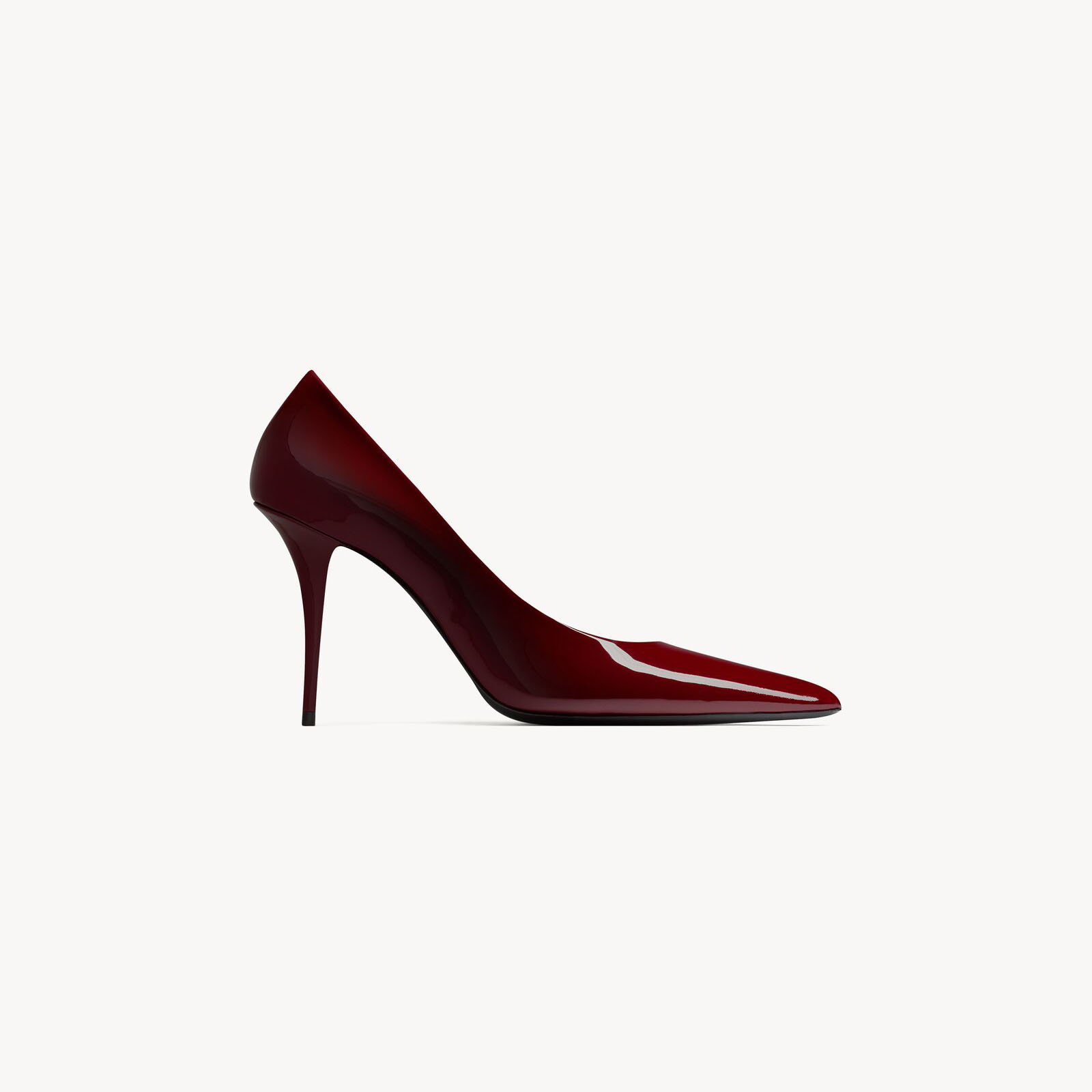 Yves Saint Laurent Salto alto de verniz vermelho