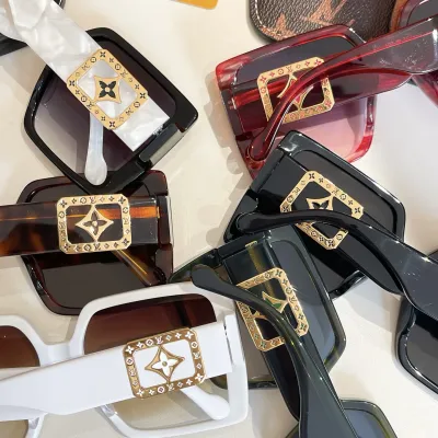 Louis Vuitton square frame glasses red gold/green gold/black gold/black white/white gold/leopard gold color Size 67口14-142