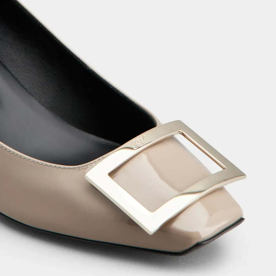 Roger Vivier Trompette Pumps High Heels In Beige Patent Leather With Metal Buckle (Heel Height 4.5cm)