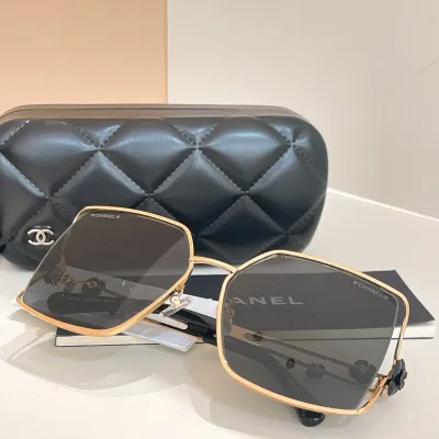 CHANEL square frame glasses black gold color size 62口17-138