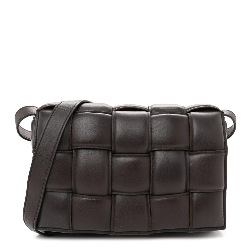 Bottega Veneta Maxi Intrecciato Padded Cassette Crossbody Bag em Couro Nappa Fondente