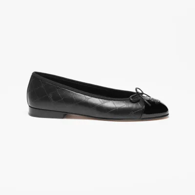 Chanel Printed flat shoes made of lambskin and calf patent leather in black Ballet  Shoes
