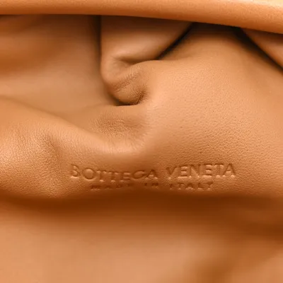 Bottega Veneta Maxi Intrecciato The Pouch Oversized Clutch Caramel Nappa Leather