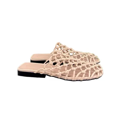 Bottega Veneta Riva Flat Mule In Beige Woven Hand-Knotted Leather Mule Pump