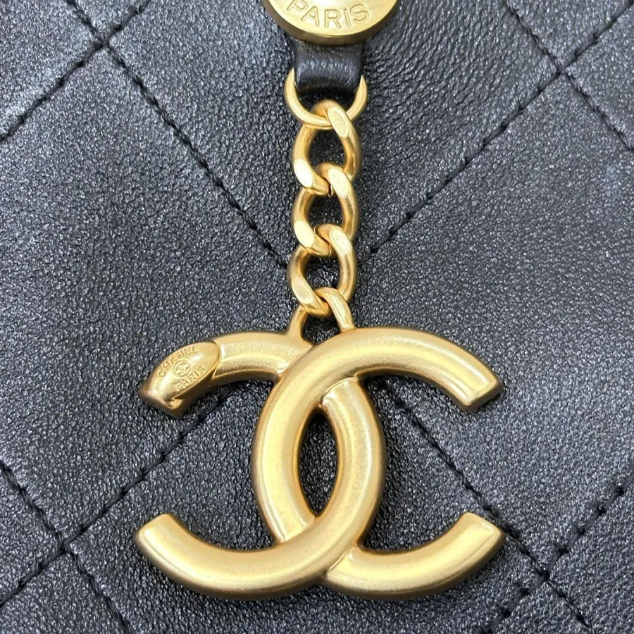 Chanel Black willow bucket Tote Bags Quilted Lambskin Leather  shoulder bag