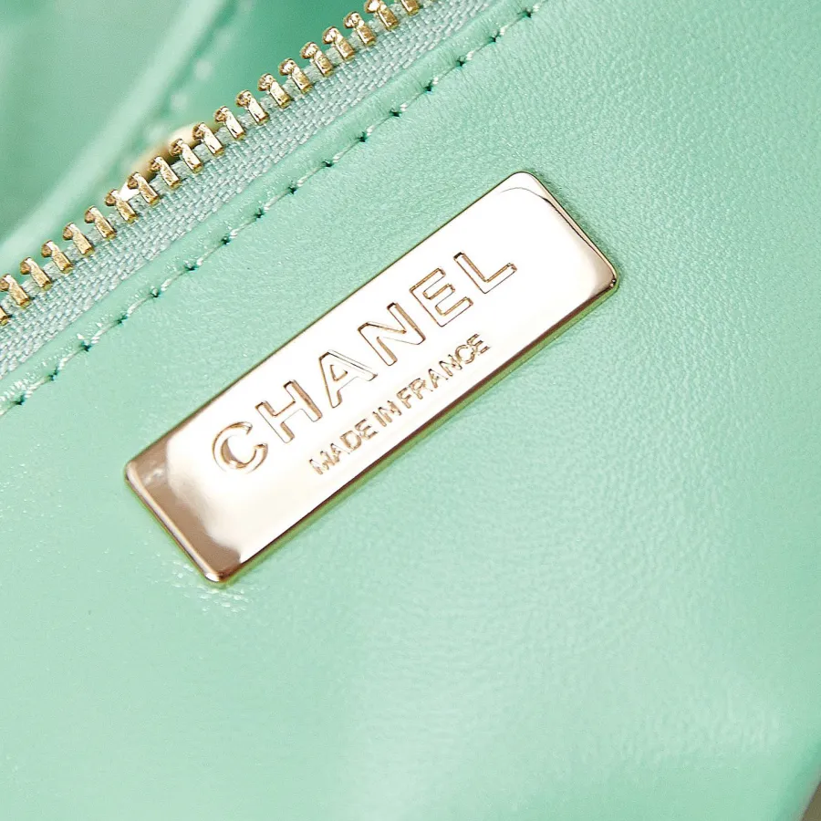 Chanel Oil Wax Leather Green Crossbody Bags