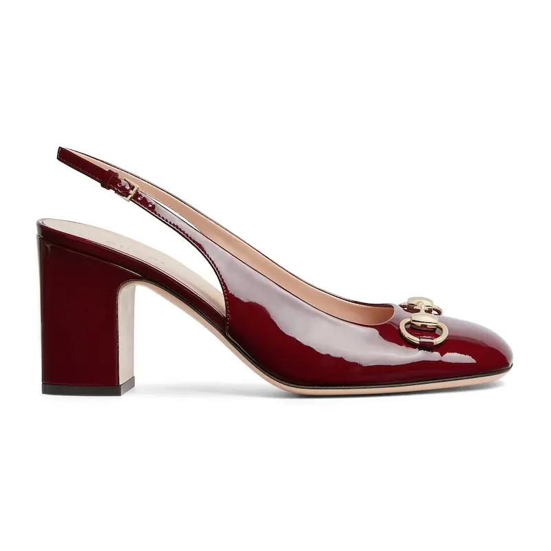 Gucci sapatos de salto alto em couro verniz vermelho com salto grosso e amarração na parte traseira