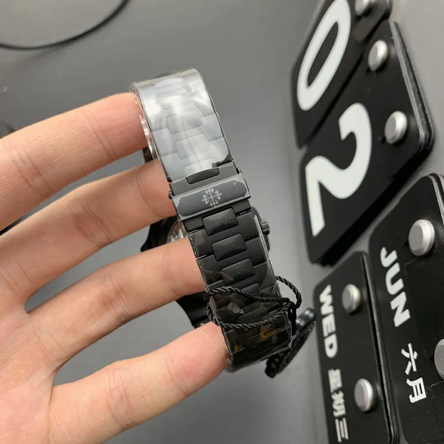 PATEK PHILIPPE-NAUTILUS-ref.5711 -1A-40mm