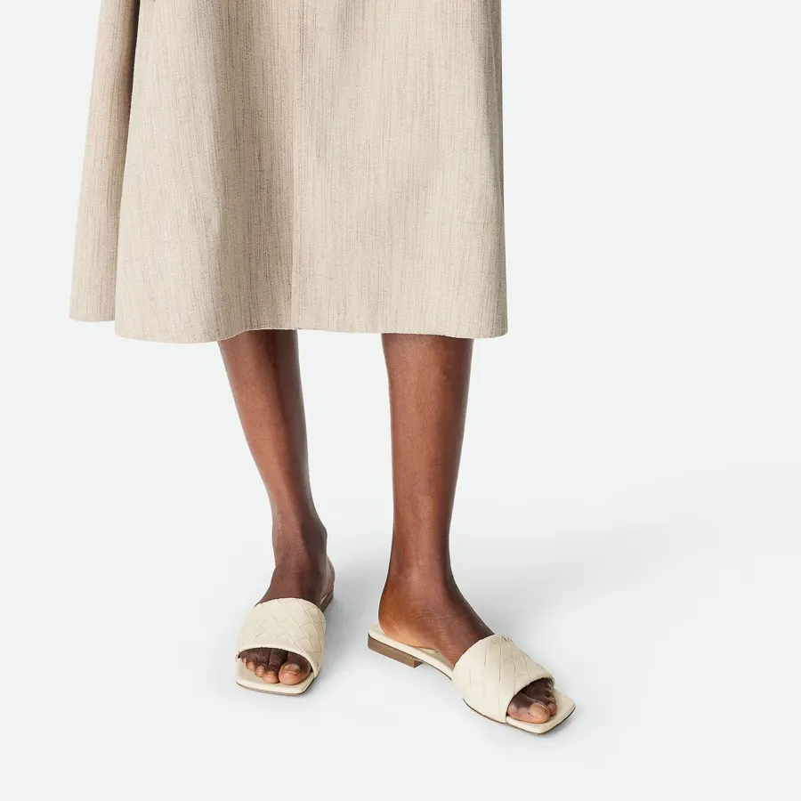 Bottega Veneta Parco Mule In Ivory Intrecciato Leather Flat Mule Sandal